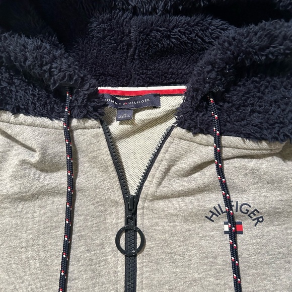Tommy Hilfiger Gray Sweatshirt with Navy Details - Picture 3 of 6